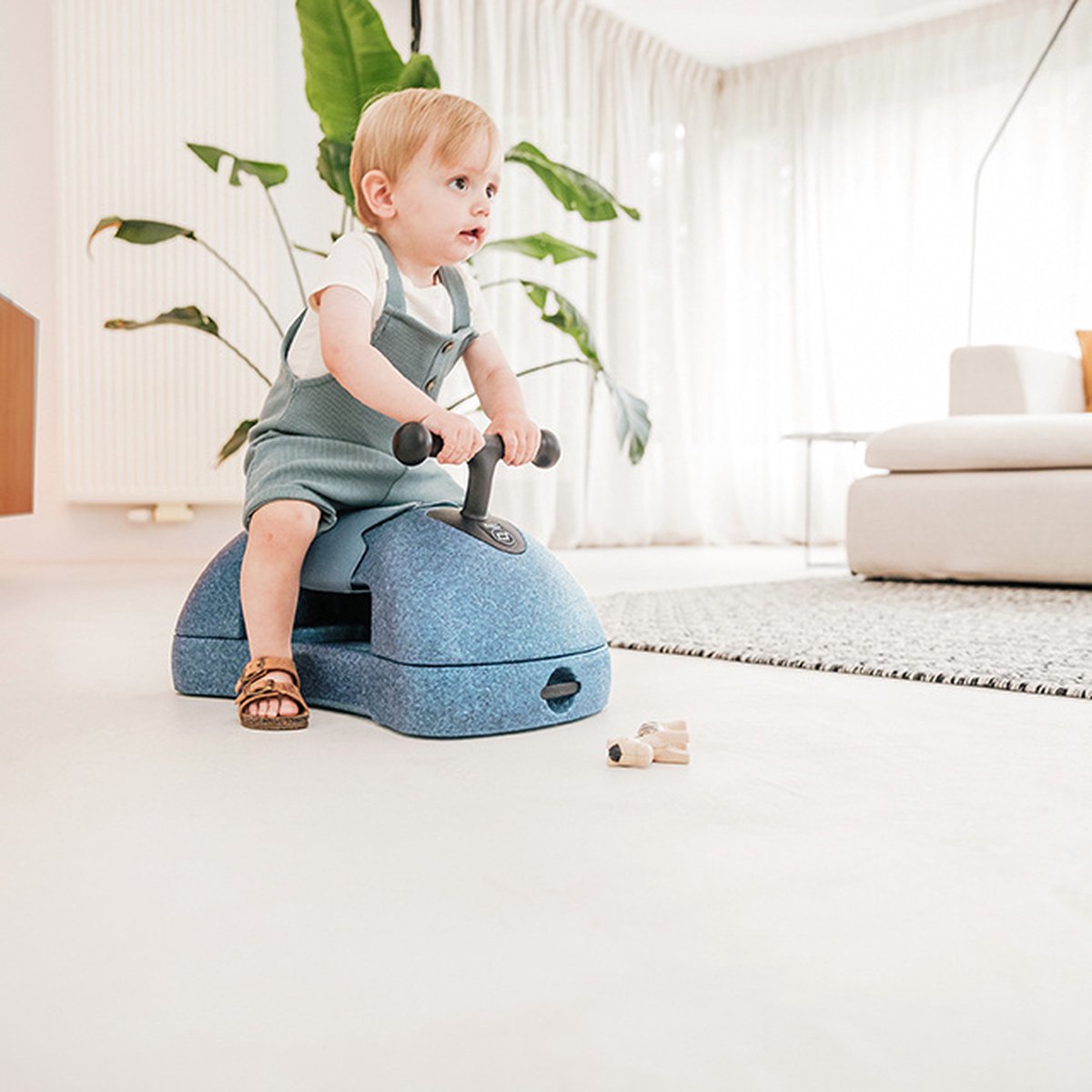 SCOOT & RIDE First loopwagen - steel vanaf 6 maanden - handige opbergruimte