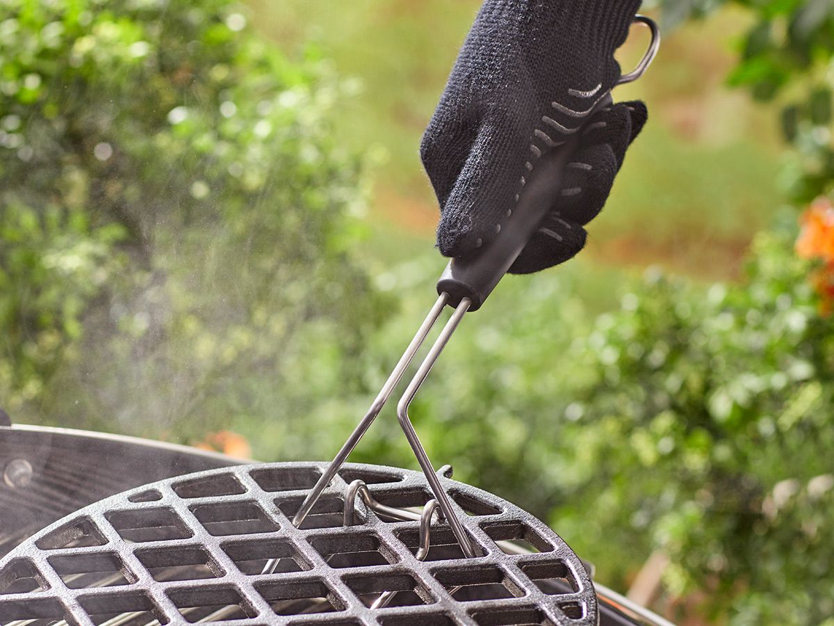 WEBER GBS - Grate lifter om gemakkelijk het middelste rooster te vervangen
