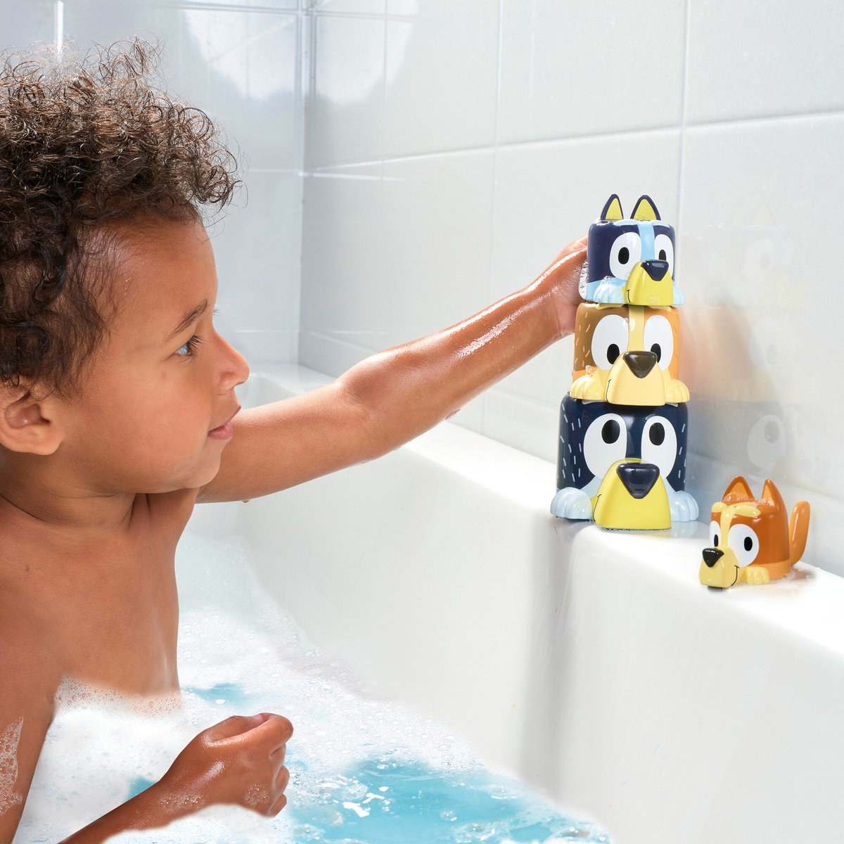 TOMY Nestbekers Bluey familie