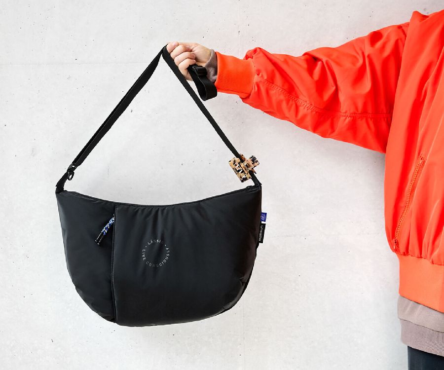 LASSIG Lunua crossbody luiertas - zwart