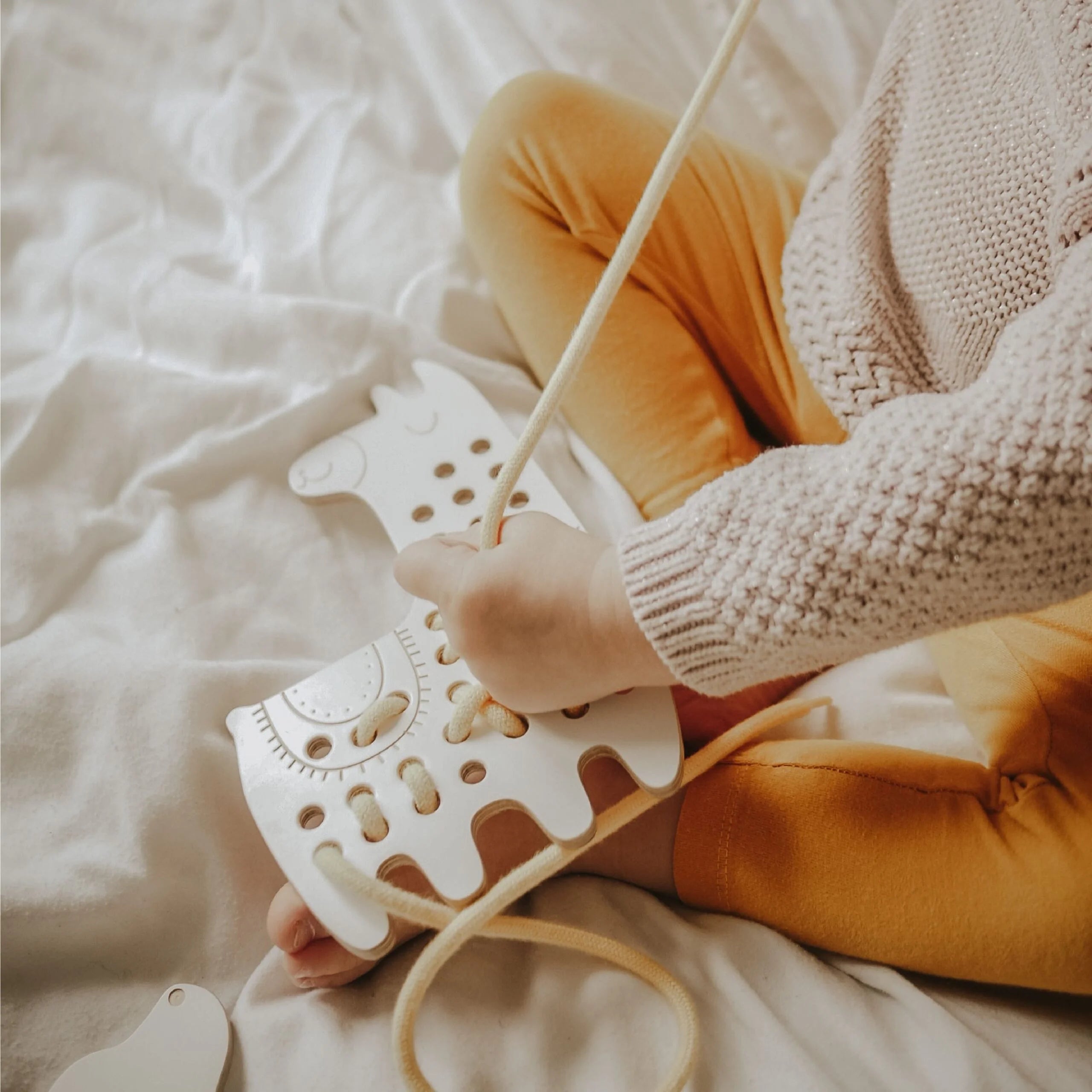 MILIN Lacing Toy Lily The Lama
