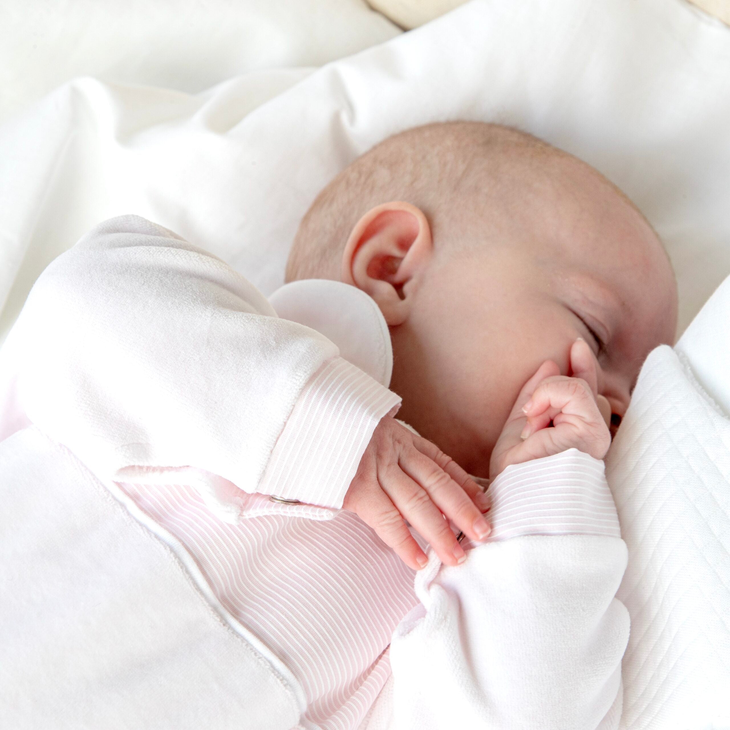 LIVING NATURE Babypakje Bo velours roze  details in streepjes roze wit - 1m