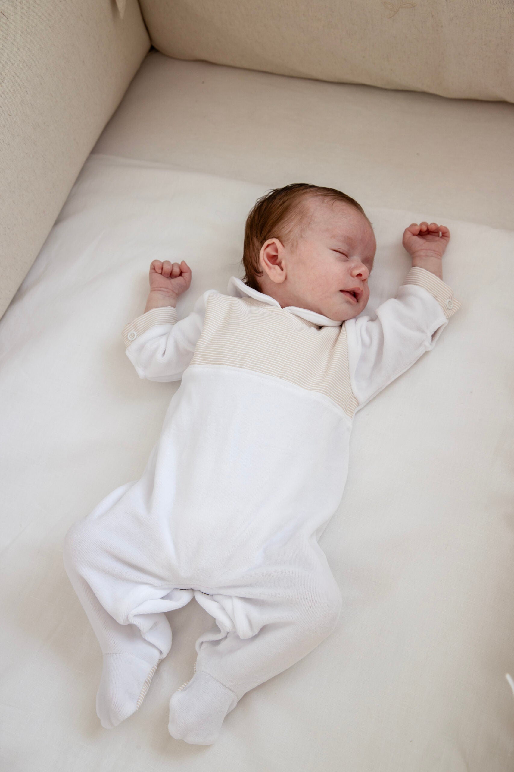 LIVING NATURE Babypakje Bo velours wit details in streepjes beige wit - 1m