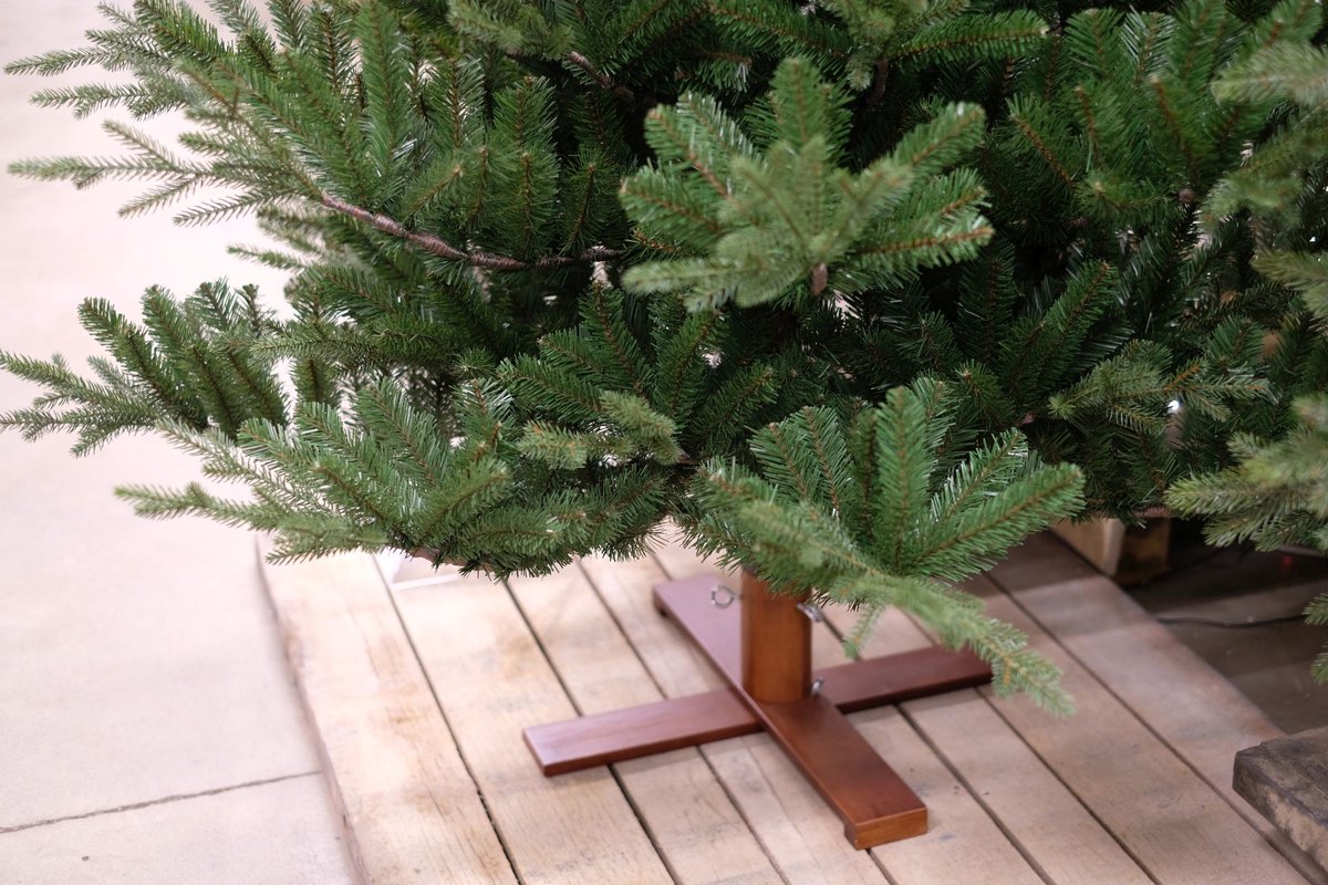 Kerstboom Arkansas wooden LB base - h 228cm 550L PTP