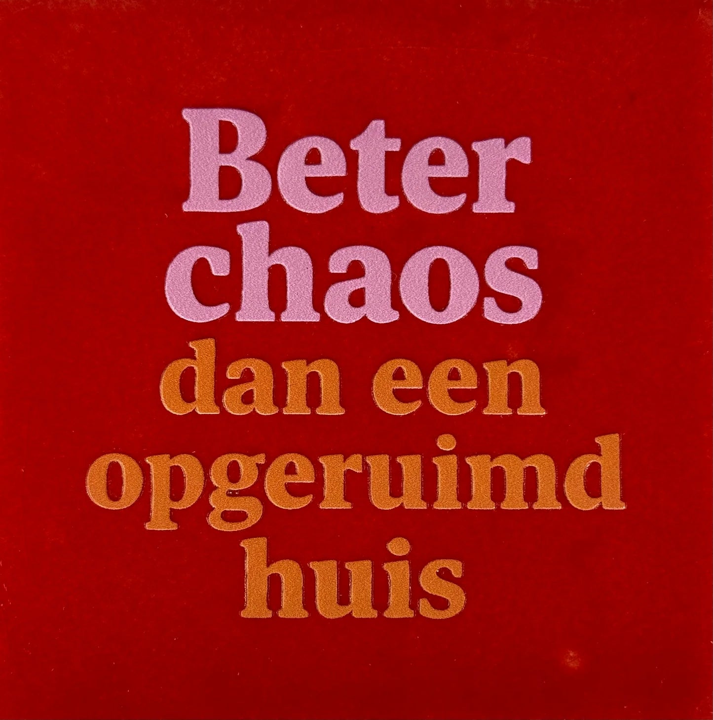 YETT Tegeltje - Beter chaos dan een opgeruimd huis - rood/roze
