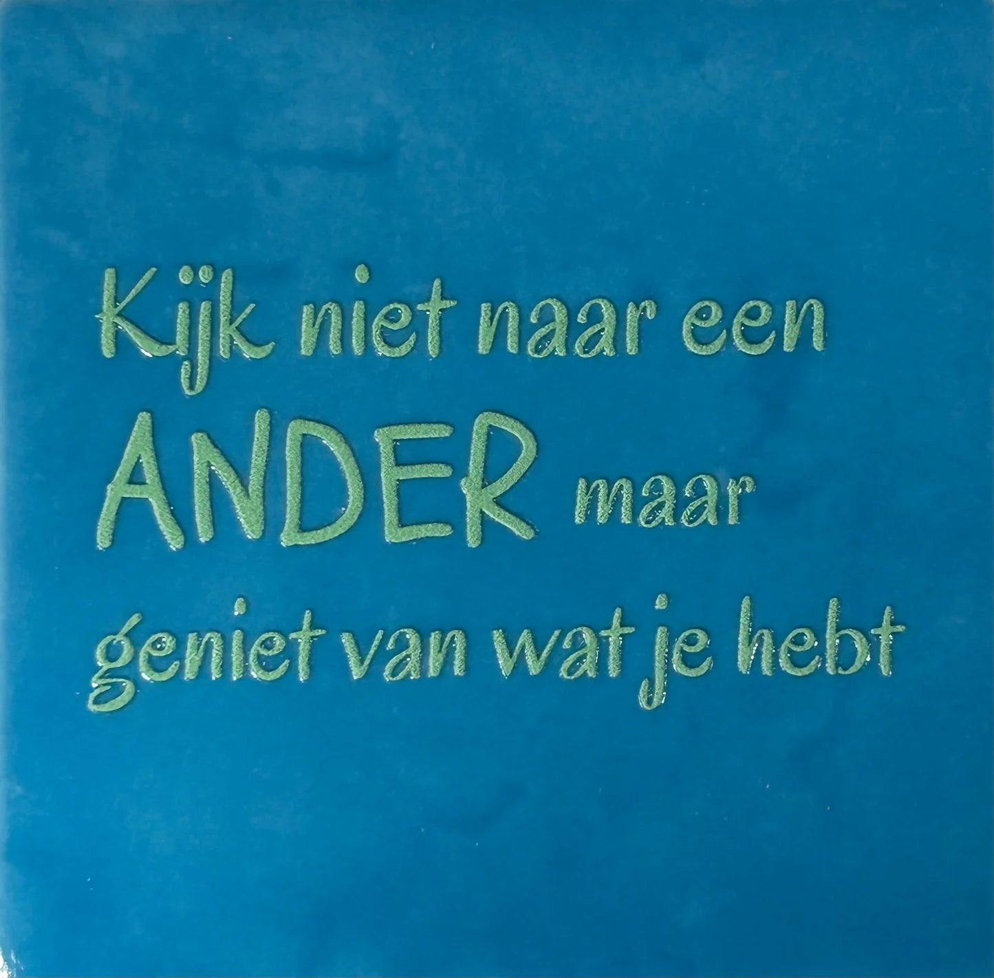 YETT Tegeltje - Kijk niet naar een ander maar geniet van wat je hebt - l. blauw/mint