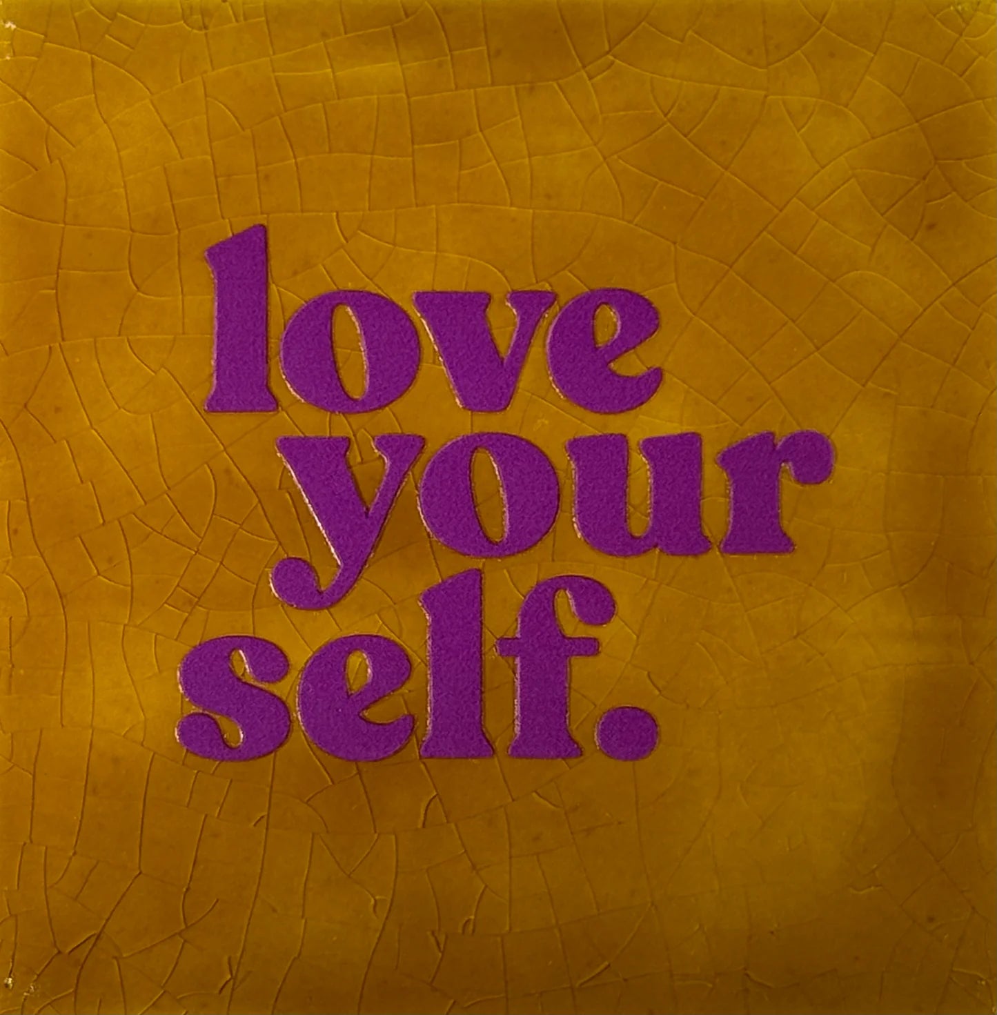 YETT tegeltje - Love yourself - oker/paars