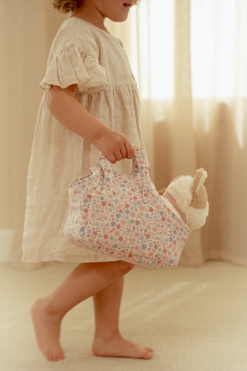 LITTLE DUTCH Knuffelkat Marley in tas - roze