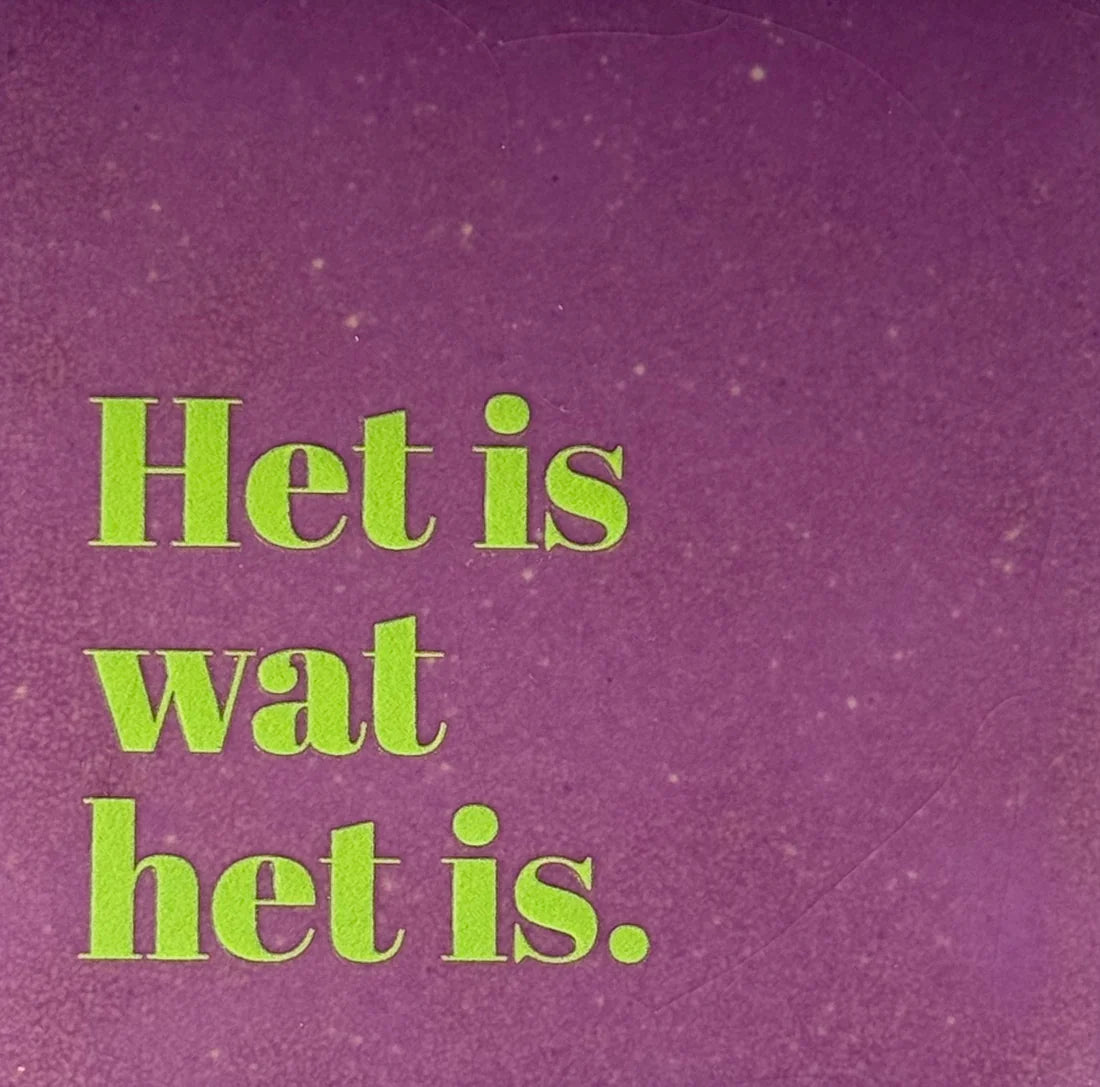 YETT Tegeltje - Het is wat het is - lila/lime