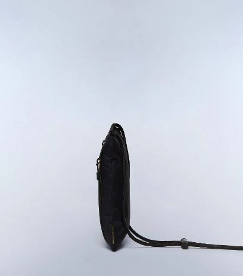 18736971-1.jpg